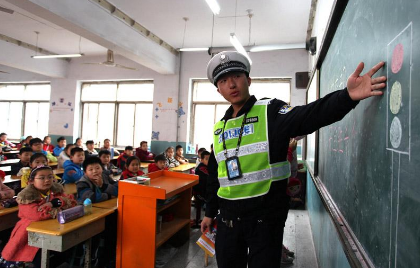 关注中小学生交通安全