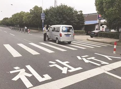 咸阳市正式启用“机动车不礼让斑马线”抓拍设备
