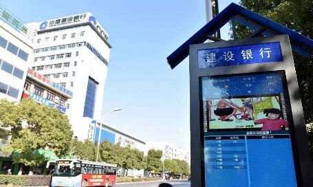 兰州市百余新型智能公交电子站牌亮相