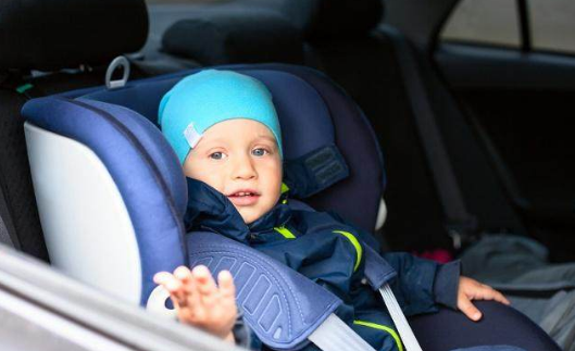 如何做到安全的让儿童乘车出行，我们开车前应该如何准备？