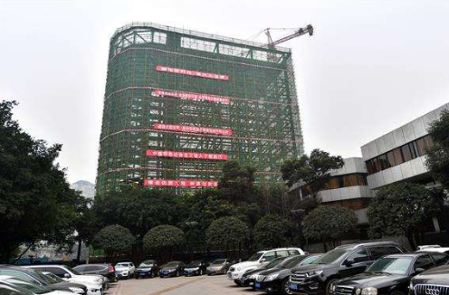 重庆首座“智能立体停车楼”进入调试阶段
